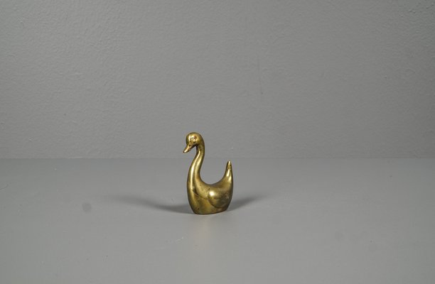 Small Brass Swan Hand Charm-VLO-1259419