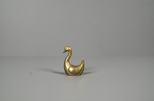 Small Brass Swan Hand Charm-VLO-1259419