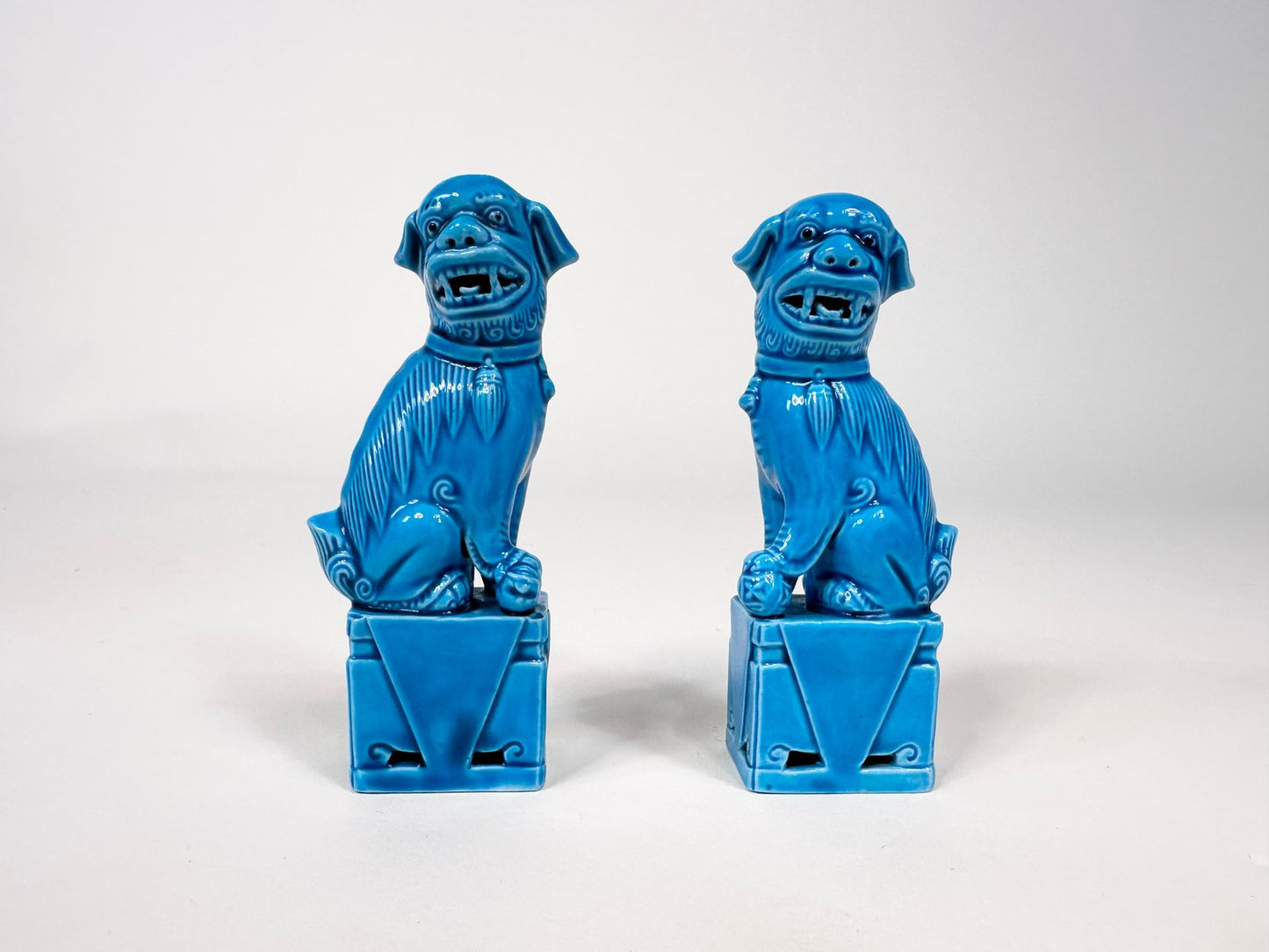 Small Chinese Turquoise Glazed Ceramic Foo Dog Figurines on Plinths, 1960s, Set of 2-JP-1794443