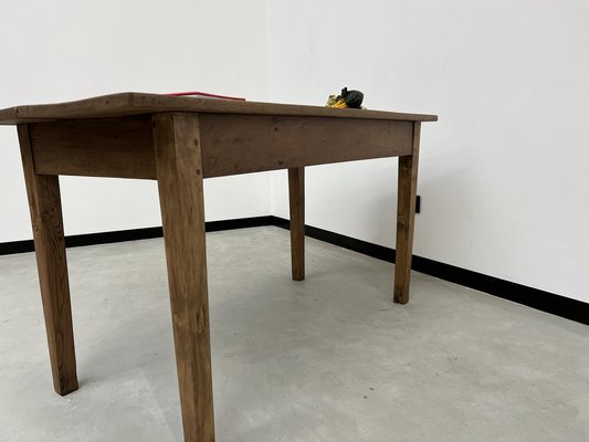 Small French Farm Dining Table in Walnut, 1920s-WKI-1748868