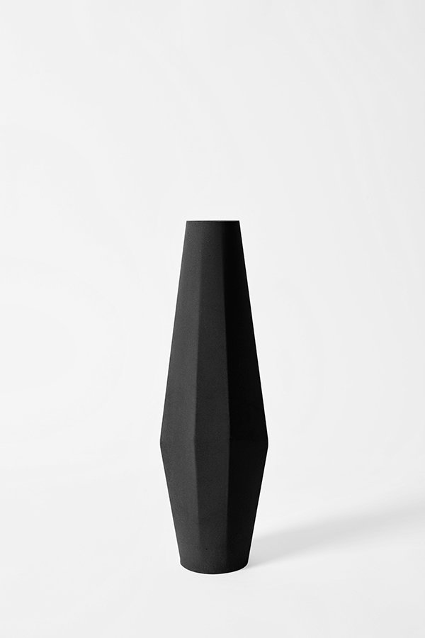 Small Marchigue Vase in Black Concrete by Stefano Pugliese for Crea Concrete Design