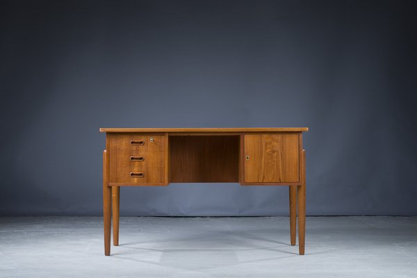 Small Mid-Century Danish Teak Desk, 1970s-ZZH-1283352