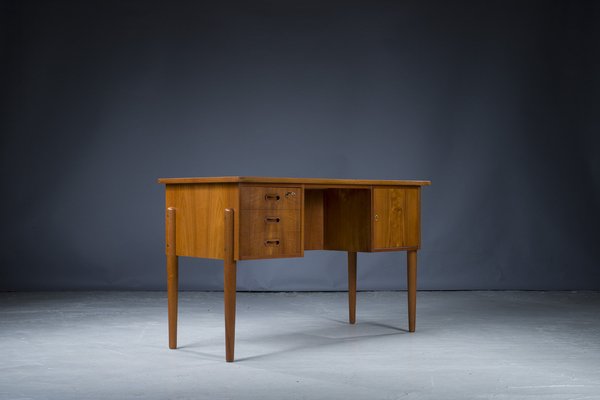 Small Mid-Century Danish Teak Desk, 1970s-ZZH-1283352