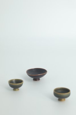 Small Mid-Century Scandinavian Modern Collectible Brown Stoneware Bowls by John Andersson for Höganäs Ceramics, 1950s, Set of 3-ZAA-1800450