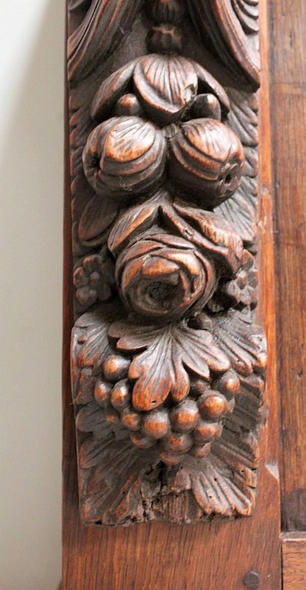 Small Renaissance Style Landing Linen Chest in Oak, Late 19th Century