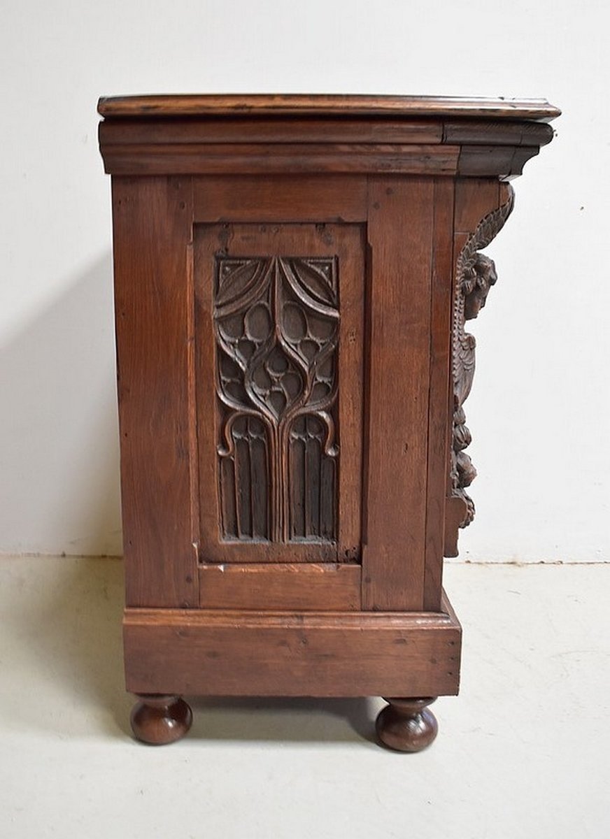 Small Renaissance Style Landing Linen Chest in Oak, Late 19th Century