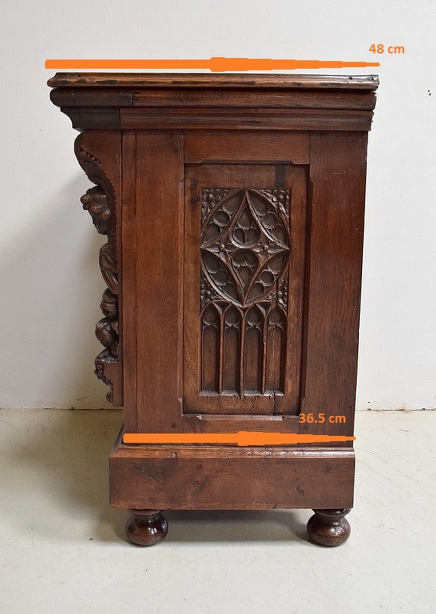 Small Renaissance Style Landing Linen Chest in Oak, Late 19th Century