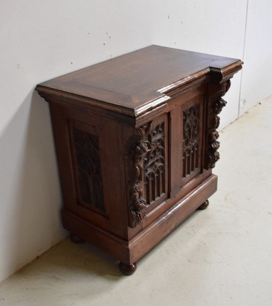 Small Renaissance Style Landing Linen Chest in Oak, Late 19th Century