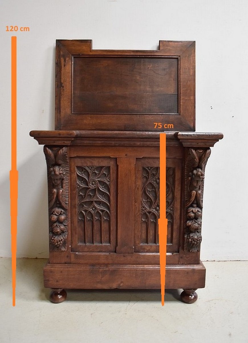 Small Renaissance Style Landing Linen Chest in Oak, Late 19th Century