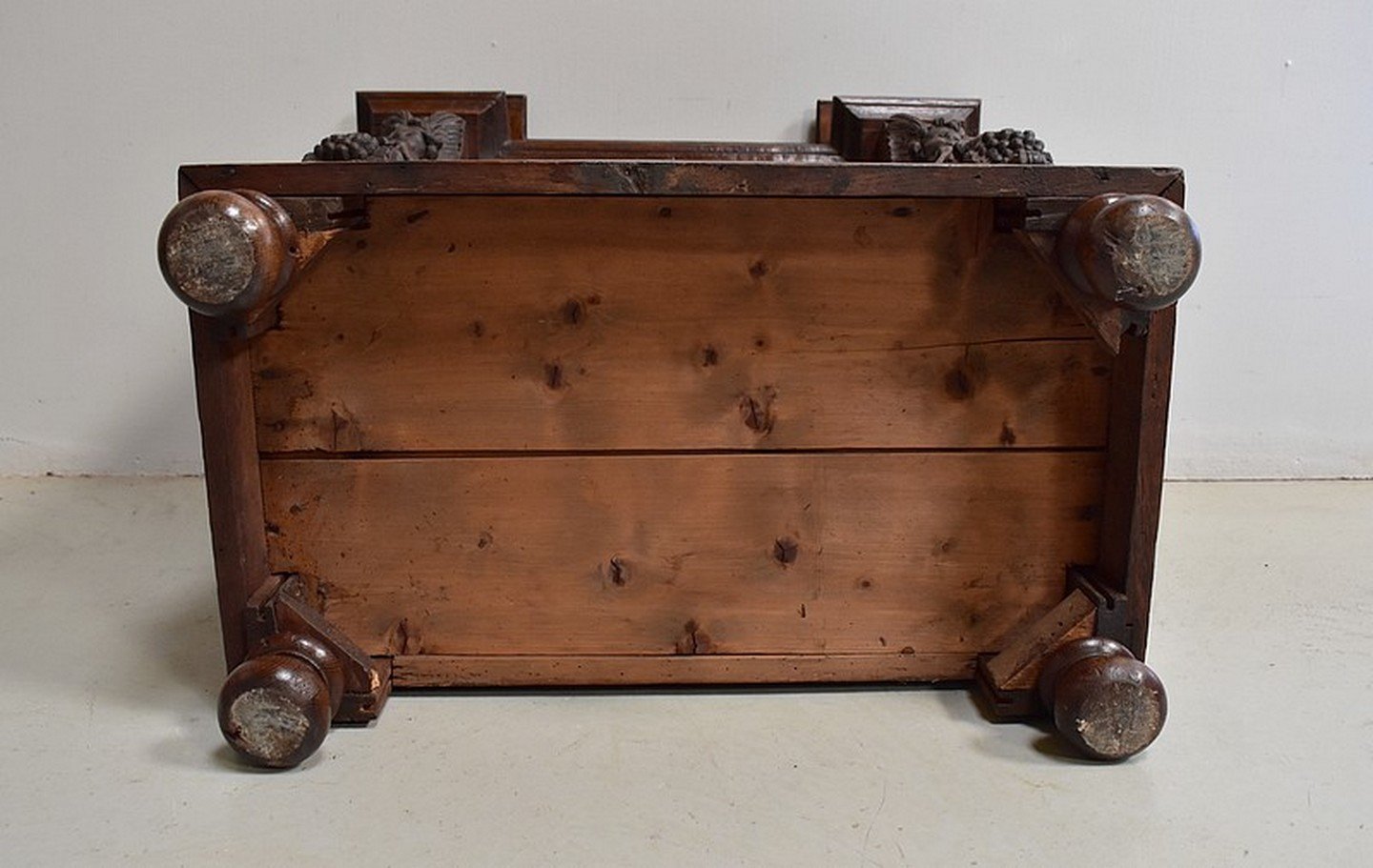 Small Renaissance Style Landing Linen Chest in Oak, Late 19th Century