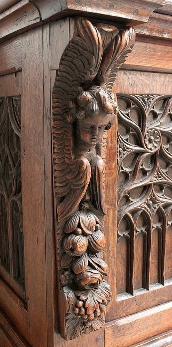 Small Renaissance Style Landing Linen Chest in Oak, Late 19th Century