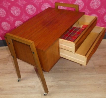 Small Sewing Table on Wheels-AFE-2033682