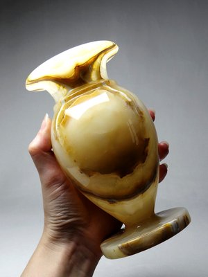 Small Vintage Italian Baluster Vase in Honey Onyx, 1960s-GRD-2021842