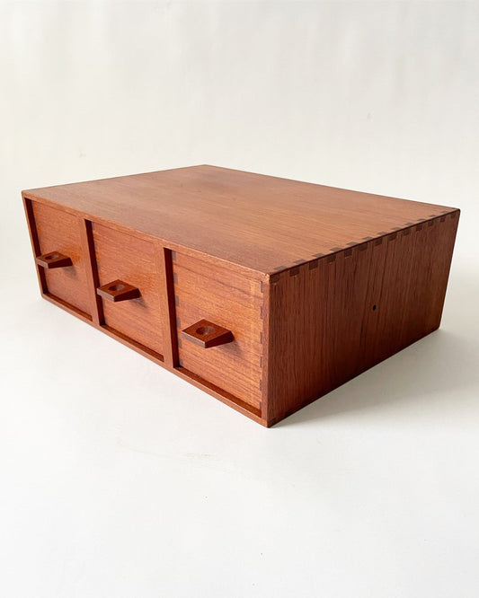 Small Wall Mounted Chest of Drawers by Östen Kristiansson for Luxus, 1960s