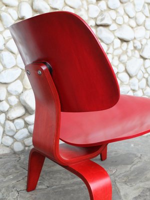 Stained Red LCW Lounge Chair by Charles & Ray Eames for Herman Miller / Evans Products Company, 1948-ZM-1074254