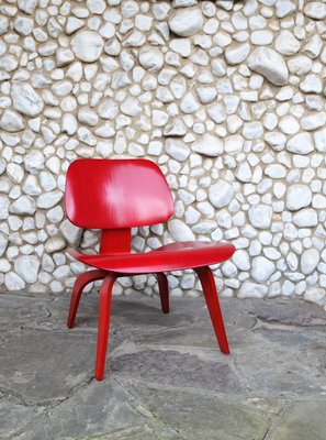 Stained Red LCW Lounge Chair by Charles & Ray Eames for Herman Miller / Evans Products Company, 1948-ZM-1074254