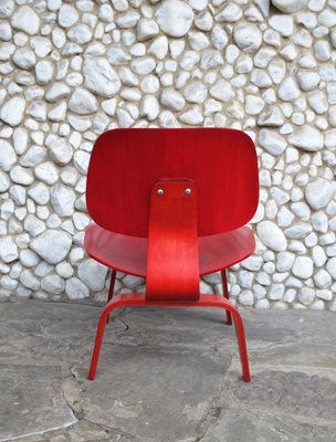 Stained Red LCW Lounge Chair by Charles & Ray Eames for Herman Miller / Evans Products Company, 1948-ZM-1074254