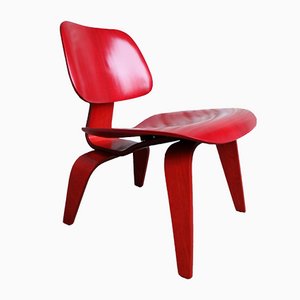 Stained Red LCW Lounge Chair by Charles & Ray Eames for Herman Miller / Evans Products Company, 1948-ZM-1074254