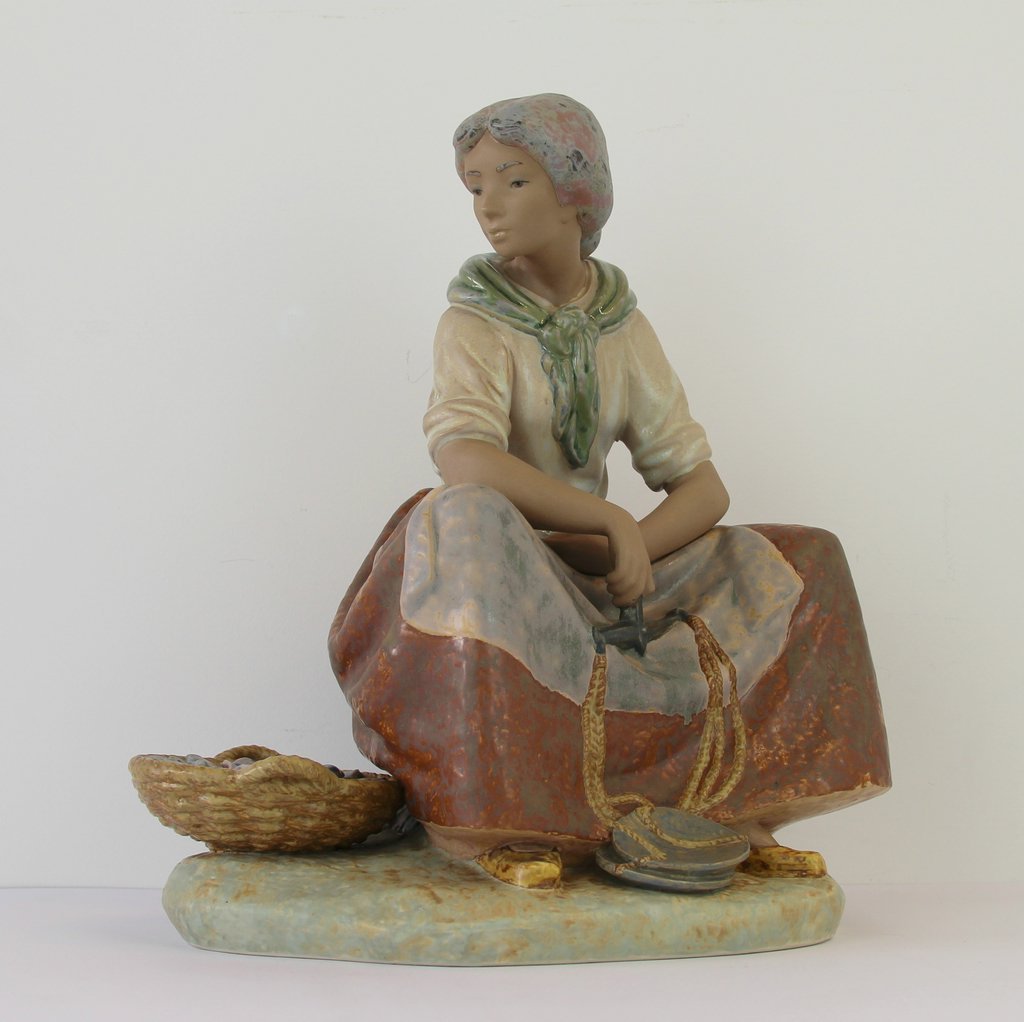 Stoneware Fishseller Sculpture by Vicente Martinez for LLadró, 1970s