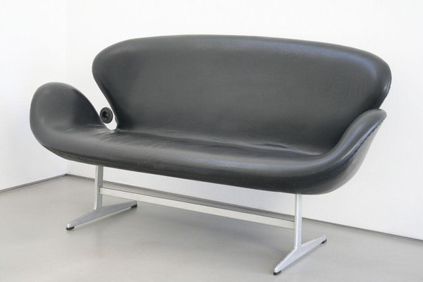 Swan 3321 Sofa by Arne Jacobsen for Fritz Hansen, 1960s-FJP-1771565