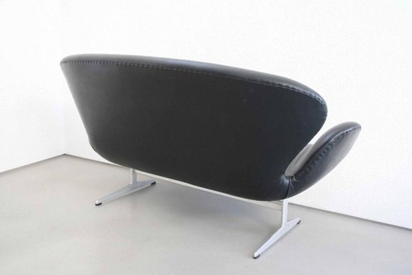 Swan 3321 Sofa by Arne Jacobsen for Fritz Hansen, 1960s-FJP-1771565