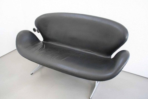 Swan 3321 Sofa by Arne Jacobsen for Fritz Hansen, 1960s-FJP-1771565