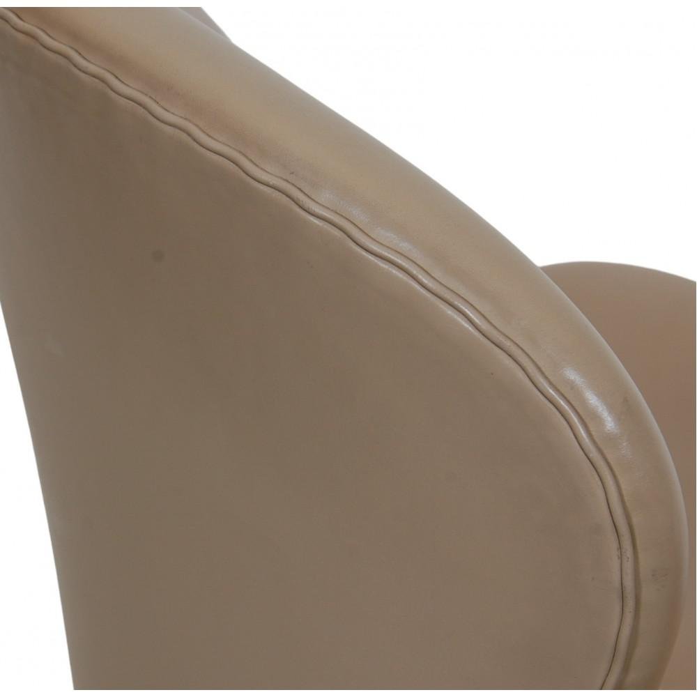 Swan Chair in Beige Essential Leather from Arne Jacobsen