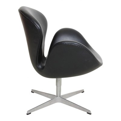 Swan Chair in Black Leather by Arne Jacobsen for Fritz Hansen-MTD-1400585