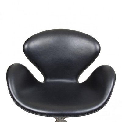 Swan Chair in Black Leather by Arne Jacobsen for Fritz Hansen-MTD-1400585