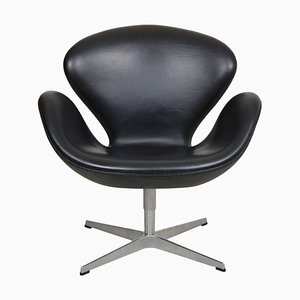 Swan Chair in Black Leather by Arne Jacobsen for Fritz Hansen-MTD-1400585