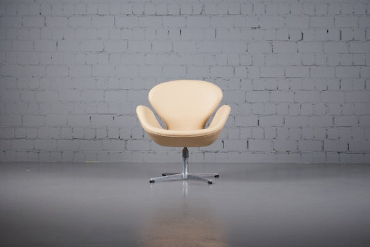 Swan Chair in Leather Arne Jacobsen for Fritz Hansen, 1960s