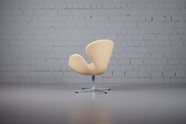 Swan Chair in Leather Arne Jacobsen for Fritz Hansen, 1960s-XNJ-1357436