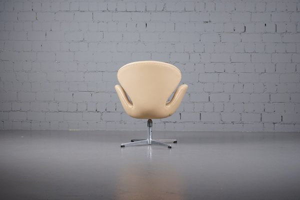 Swan Chair in Leather Arne Jacobsen for Fritz Hansen, 1960s-XNJ-1357436