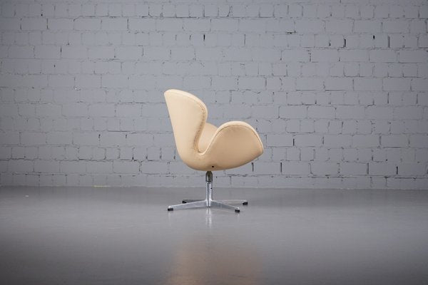 Swan Chair in Leather Arne Jacobsen for Fritz Hansen, 1960s-XNJ-1357436