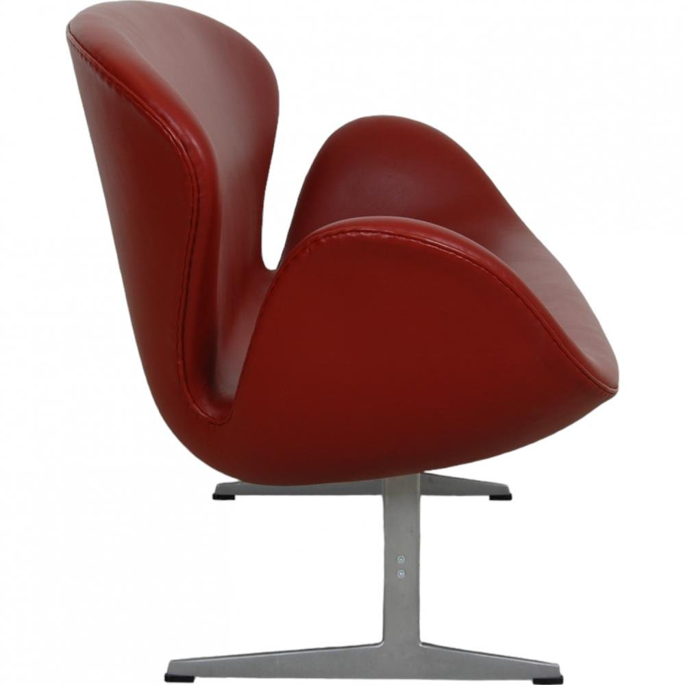 Swan Sofa in Red Leather by Arne Jacobsen