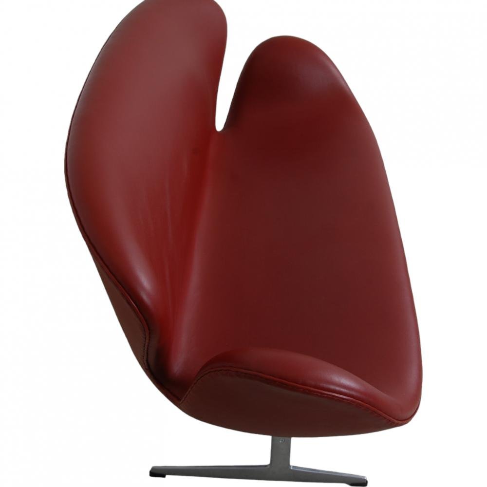 Swan Sofa in Red Leather by Arne Jacobsen