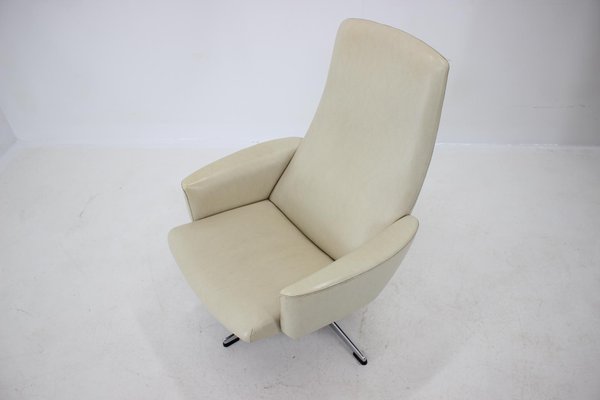 Swedish Beige Swivel Chair from Asko, 1970s-TZ-667023