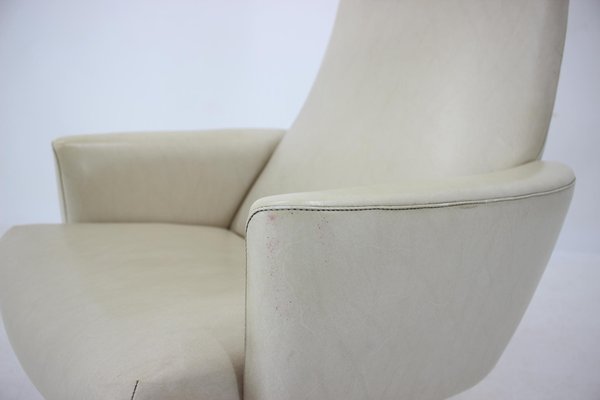 Swedish Beige Swivel Chair from Asko, 1970s-TZ-667023