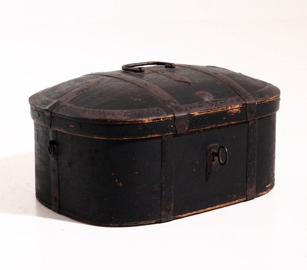 Swedish Painted Trunk with Original Key, Lock and Hardware, 1720s