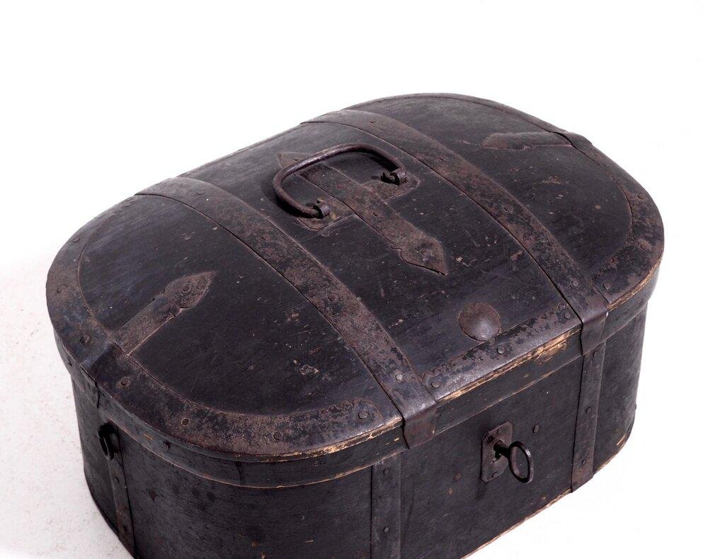 Swedish Painted Trunk with Original Key, Lock and Hardware, 1720s