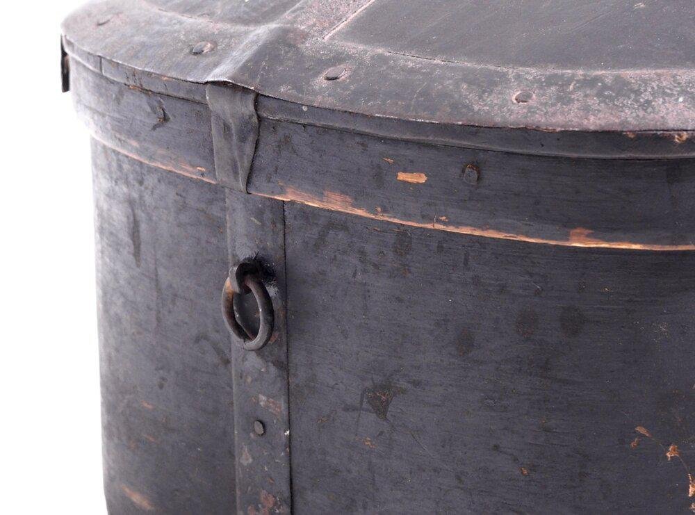 Swedish Painted Trunk with Original Key, Lock and Hardware, 1720s