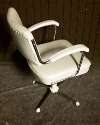 Swiveling Tubular Steel Chair with White Leatherette Upholstery, 1950s-HOI-778993