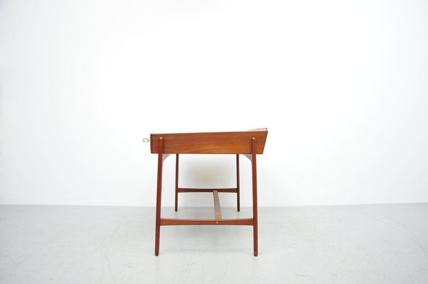 Teak Model 200 Desk by Svend Åge Madsen for Sigurd Hansens, 1960s-ZE-1369113