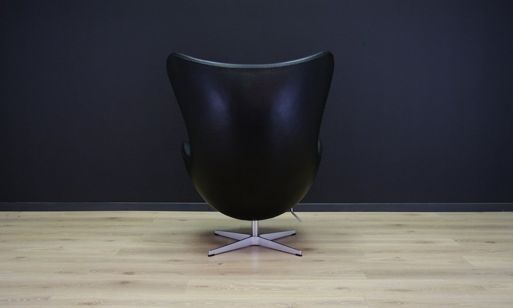 The Egg Chair in Black Leather by Arne Jacobsen for Fritz Hansen