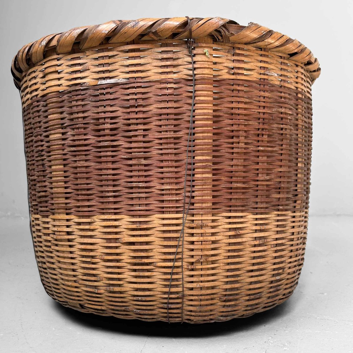 Traditional Japanese Okimono Kago (Storage Basket) Bamboo Basket, Shōwa Era., 1950s