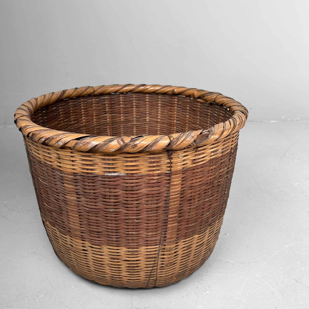 Traditional Japanese Okimono Kago (Storage Basket) Bamboo Basket, Shōwa Era., 1950s