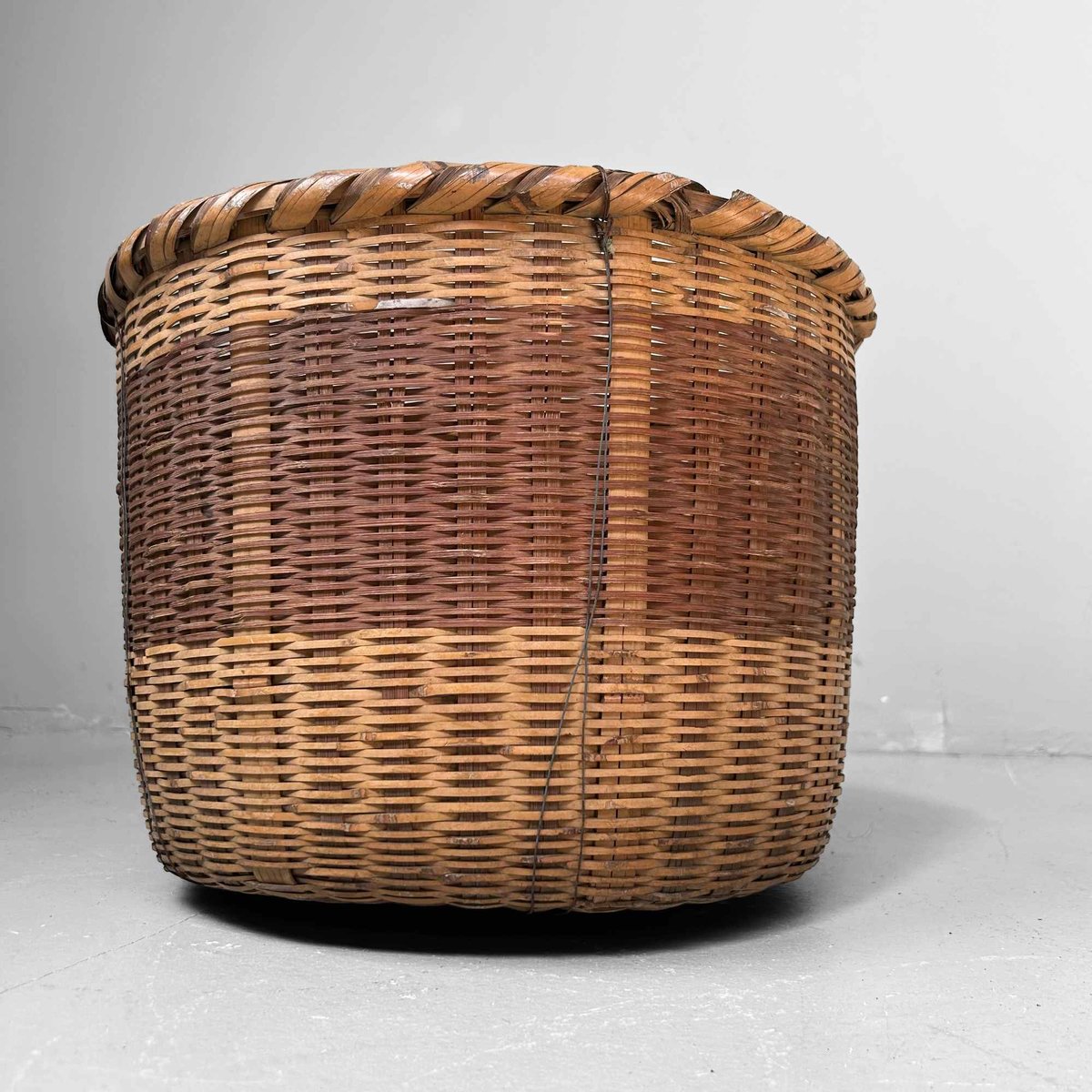 Traditional Japanese Okimono Kago (Storage Basket) Bamboo Basket, Shōwa Era., 1950s