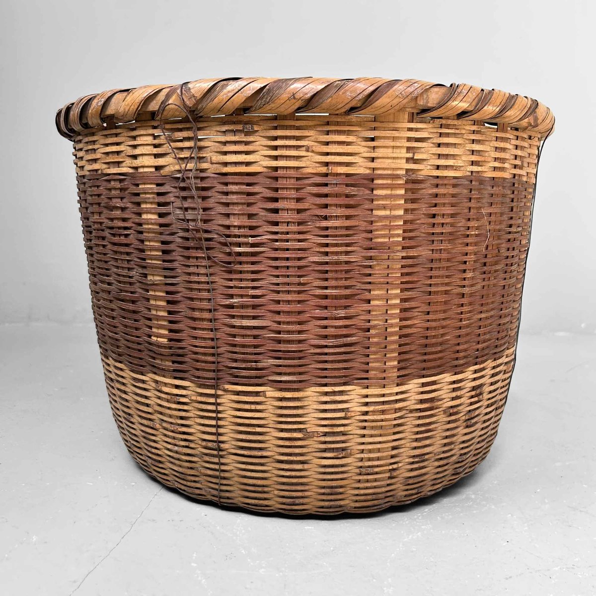 Traditional Japanese Okimono Kago (Storage Basket) Bamboo Basket, Shōwa Era., 1950s