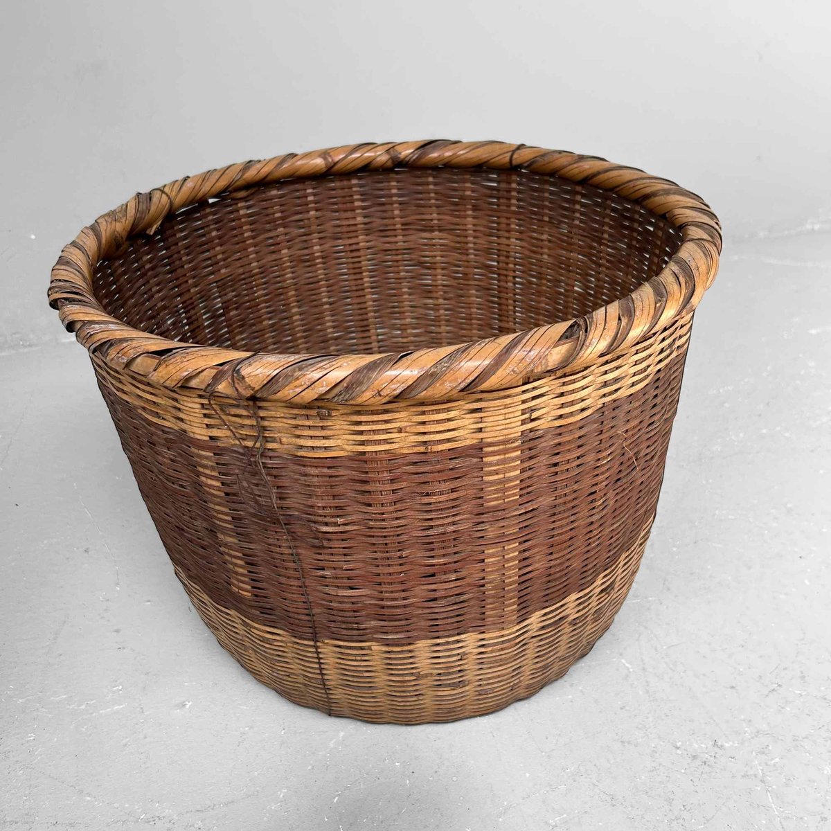 Traditional Japanese Okimono Kago (Storage Basket) Bamboo Basket, Shōwa Era., 1950s