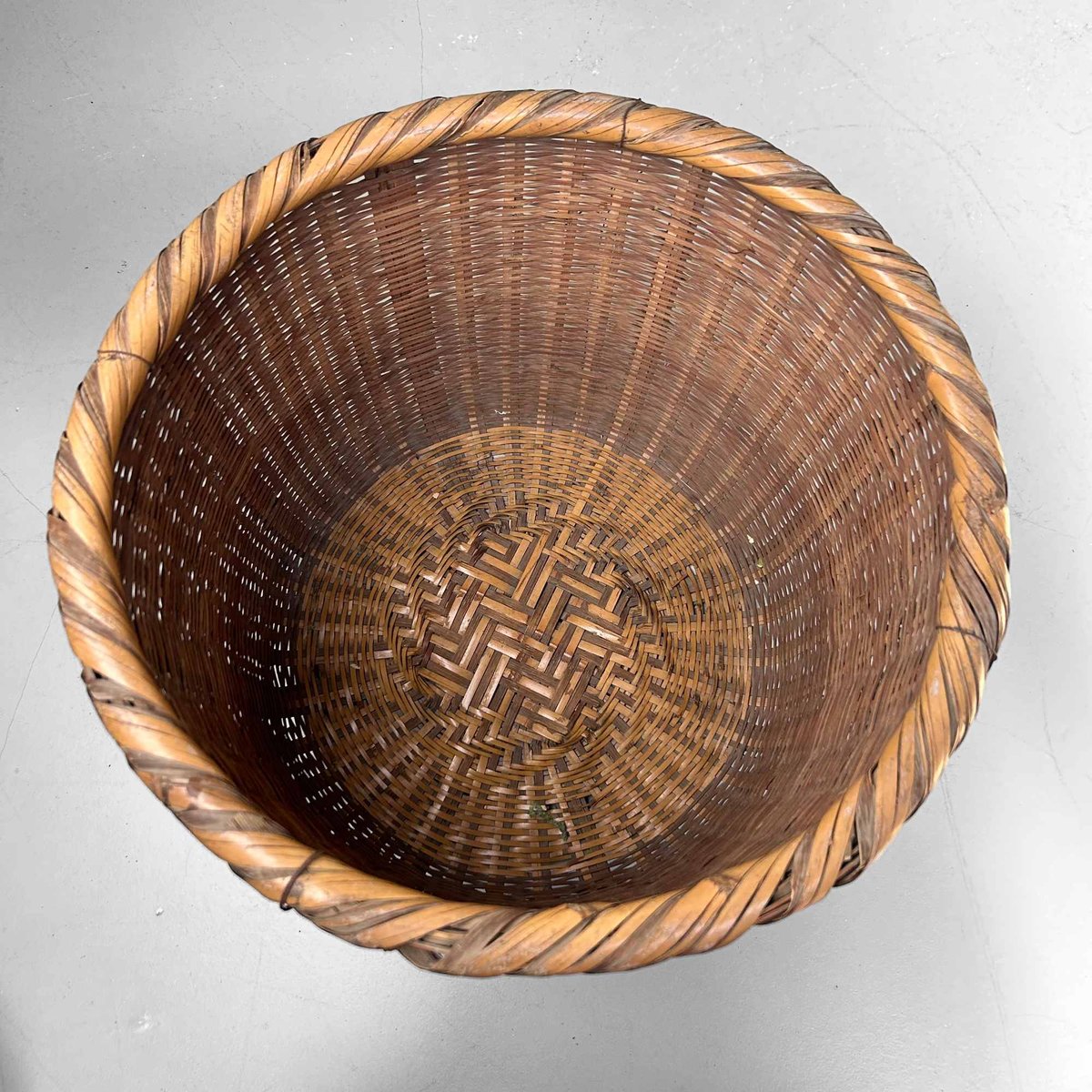 Traditional Japanese Okimono Kago (Storage Basket) Bamboo Basket, Shōwa Era., 1950s